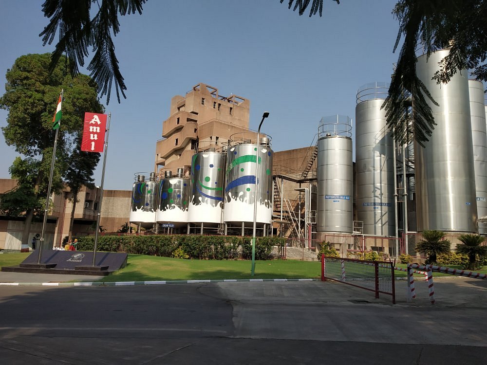 Amul Dairy Signs MoU with Anand Agricultural University for Liquid ...